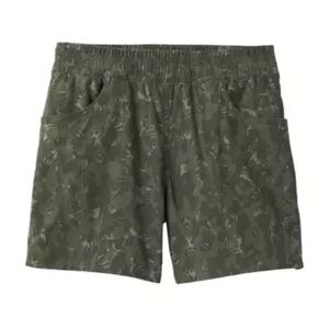 prAna Halle E-Waist Short II in Evergreen Camo. Size 6.